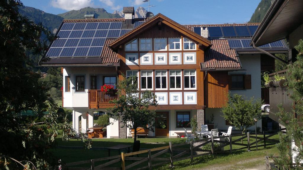 Casa Guido E Laura Apartment Pozza di Fassa Luaran gambar
